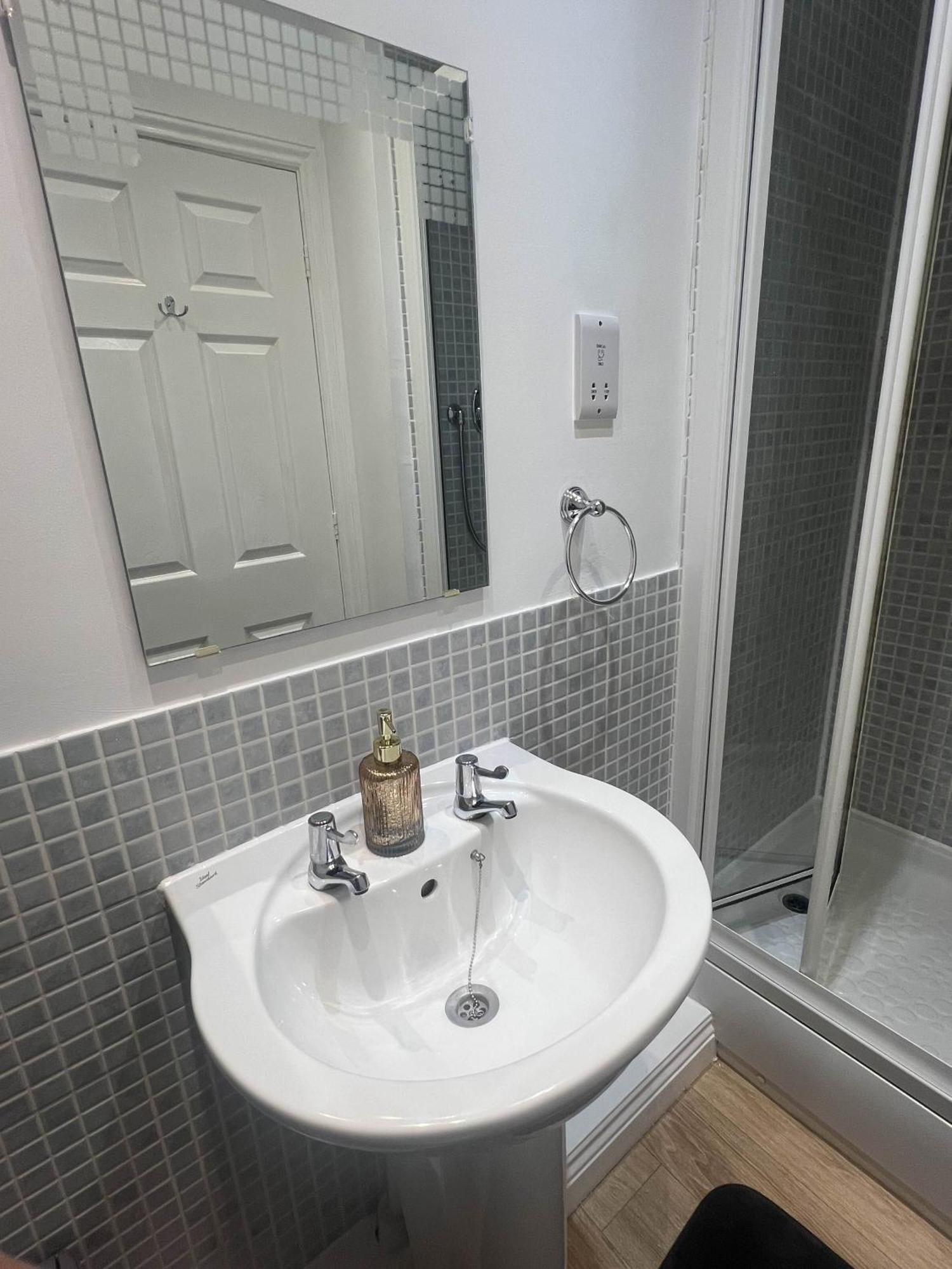 Luxury Rooms And An En-Suite Room With Free Wi-Fi Clarendon Way Colchester Eksteriør bilde